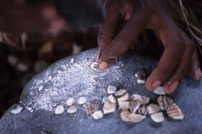 Solomon Islands Making Traditional Shell Money 10/40